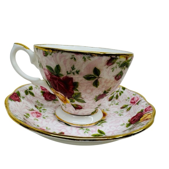 Royal Albert Old Country Roses Tea Cup & Saucer Soft Pink Lace - Picture 3 of 12